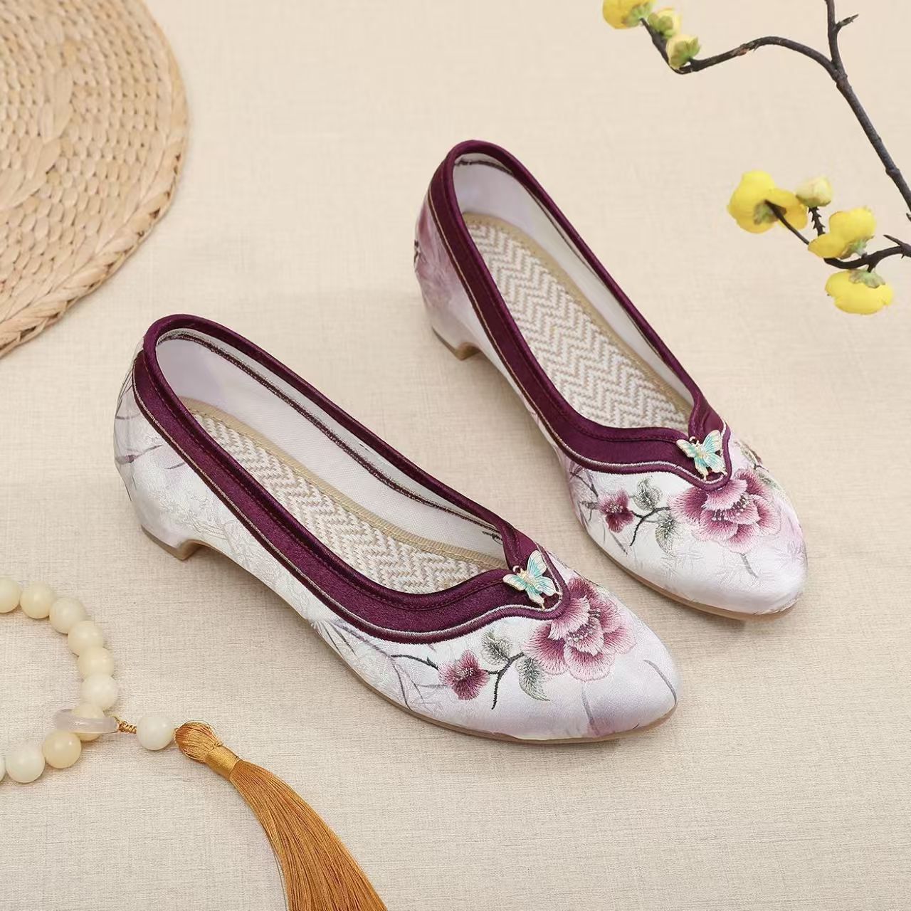 Embroidery Shoes - Zapatos Cheongsam bordados de tacón bajo