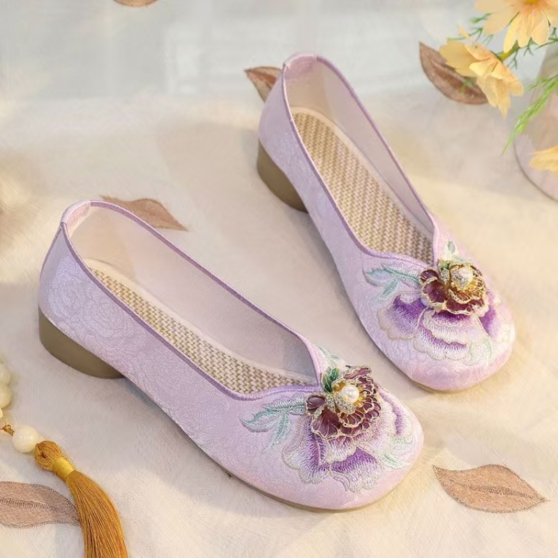 Embroidery Shoes - Zapatos de tela bordados de tacón