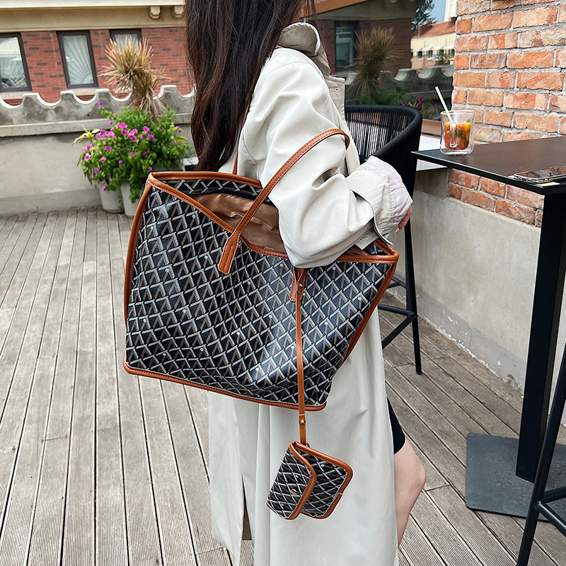 Bolsos Tote Versátiles y Moder - Embroidery Kit Pouch reseña y precio